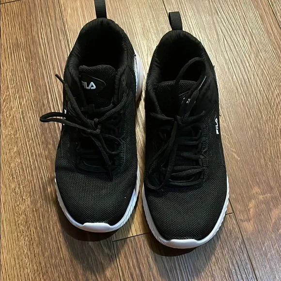 Fila Energized Women’s Black Sneakers - Picture 1 of 8